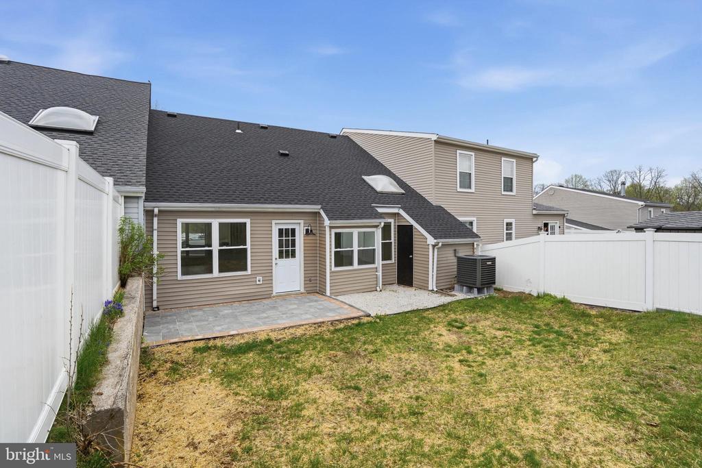 6687 PICKWICK COURT