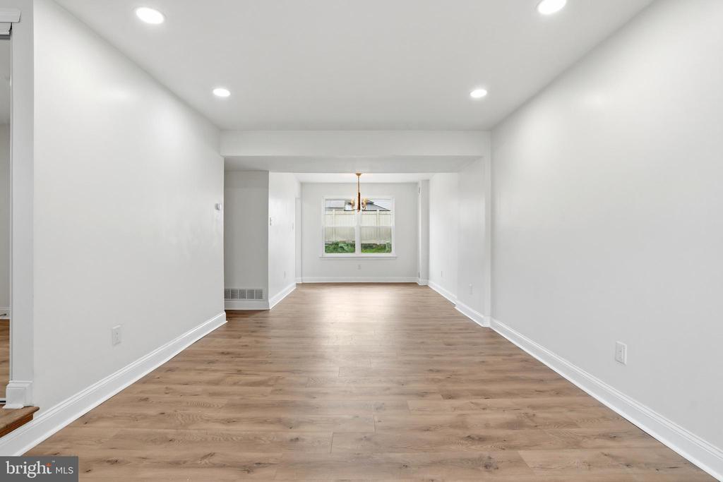 6687 PICKWICK COURT