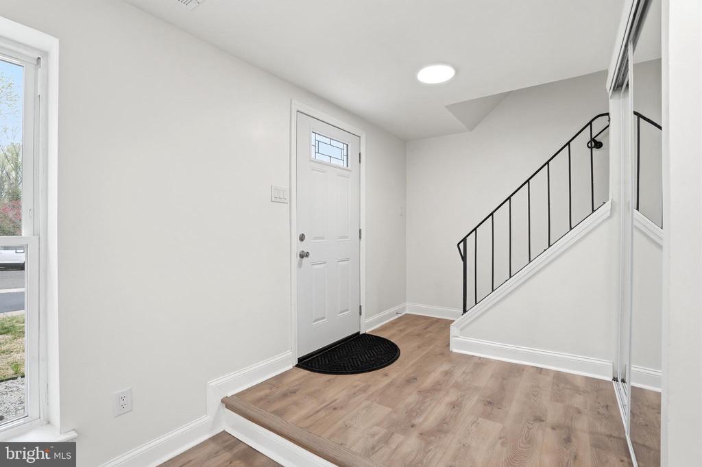 6687 PICKWICK COURT
