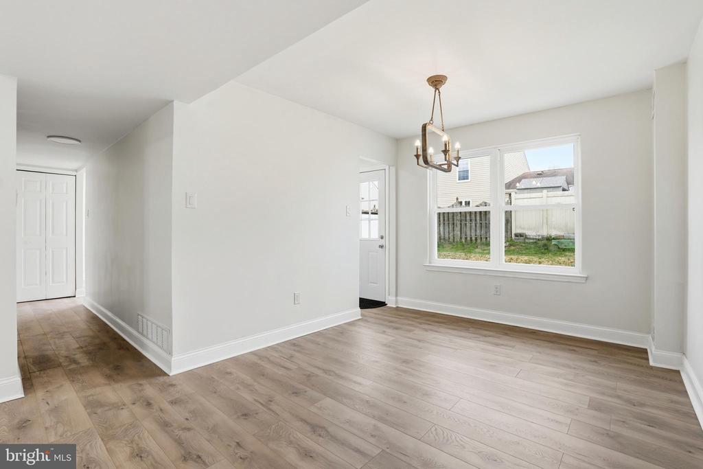 6687 PICKWICK COURT