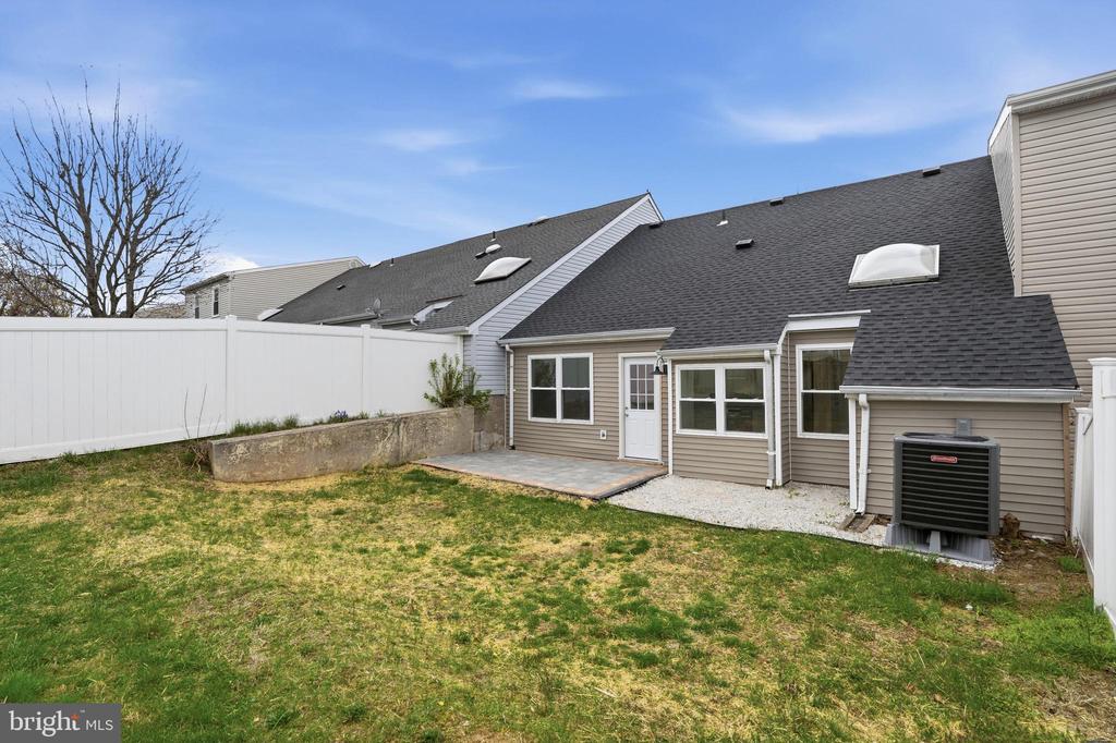 6687 PICKWICK COURT