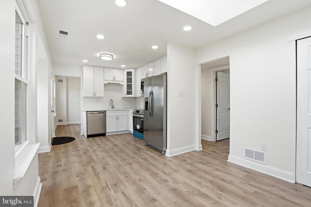 6687 PICKWICK COURT