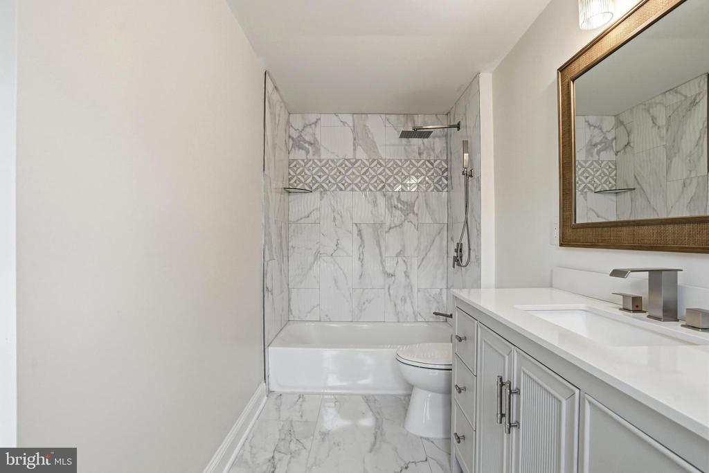 6687 PICKWICK COURT