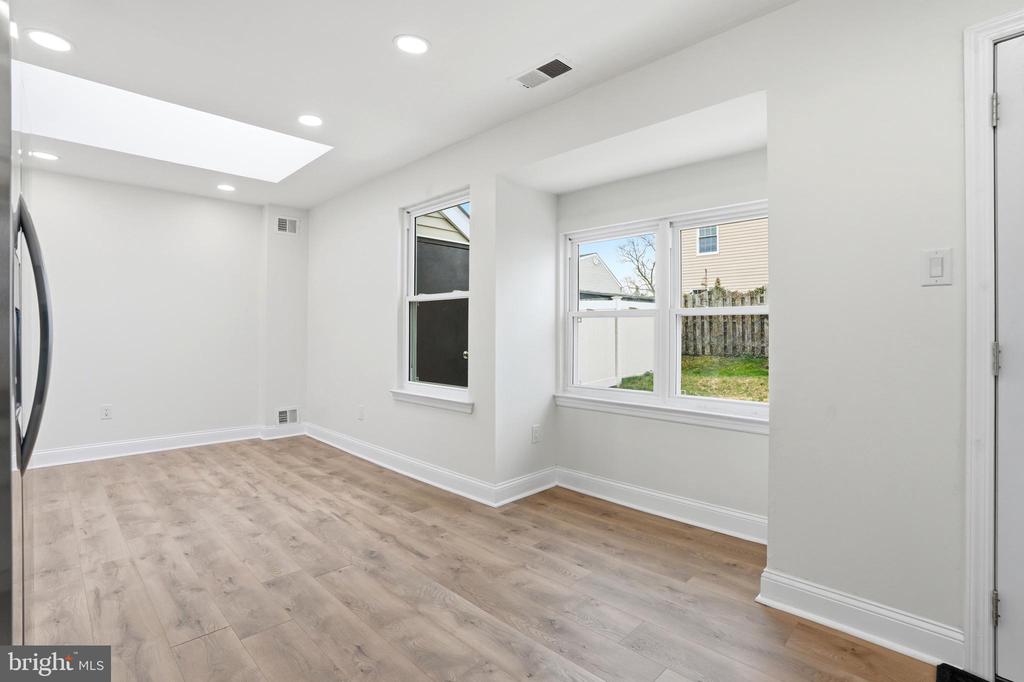 6687 PICKWICK COURT