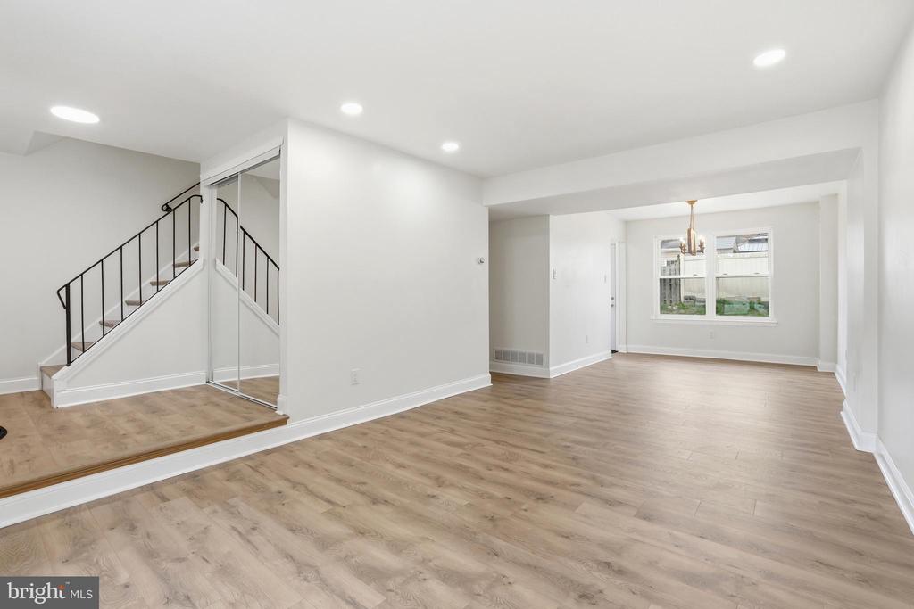 6687 PICKWICK COURT