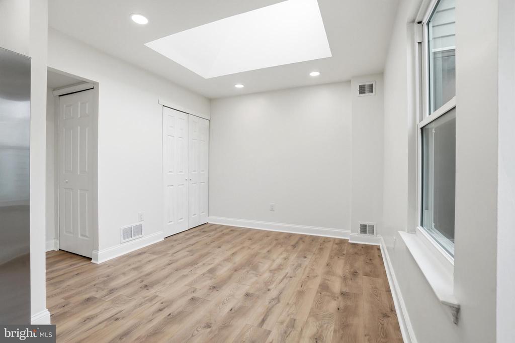 6687 PICKWICK COURT
