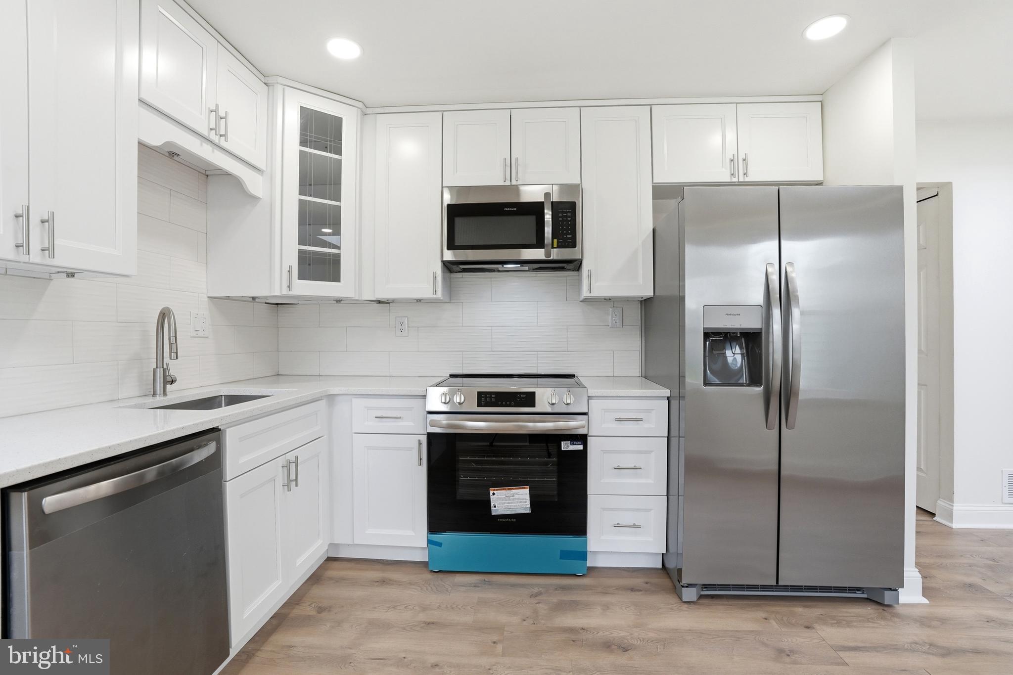 6687 PICKWICK COURT