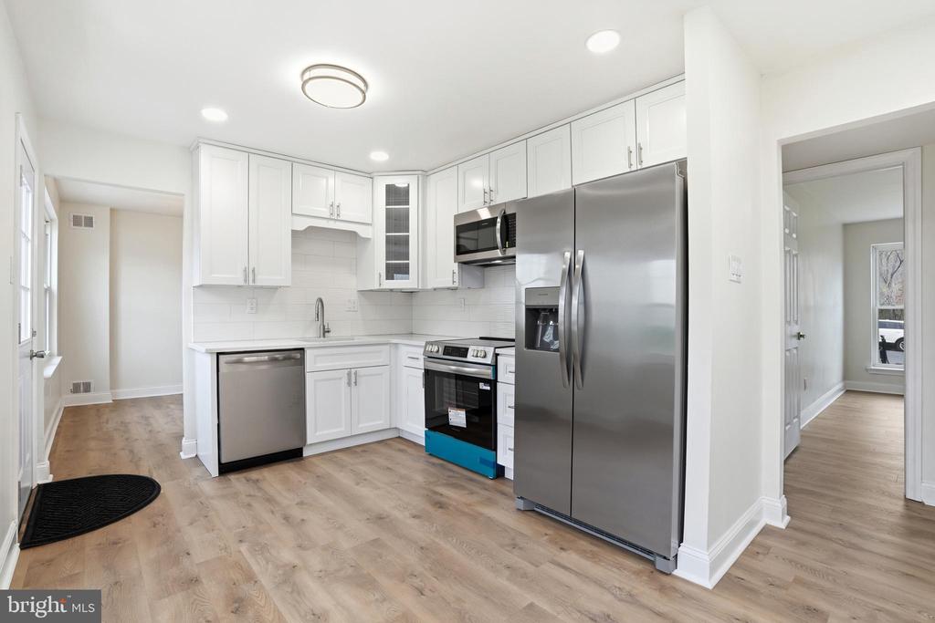 6687 PICKWICK COURT