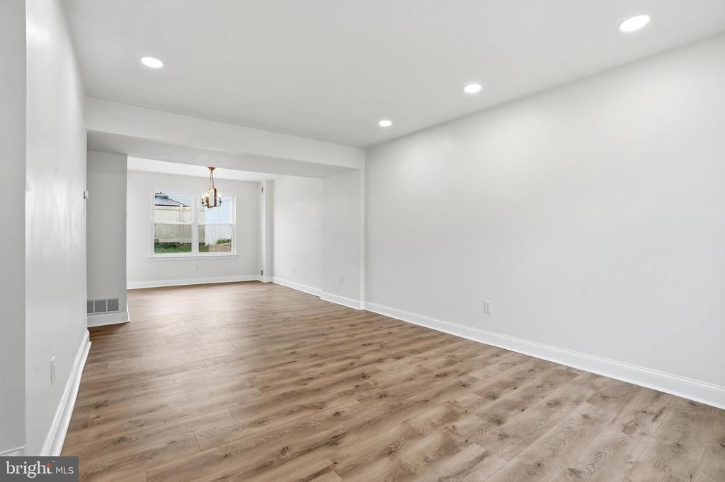 6687 PICKWICK COURT