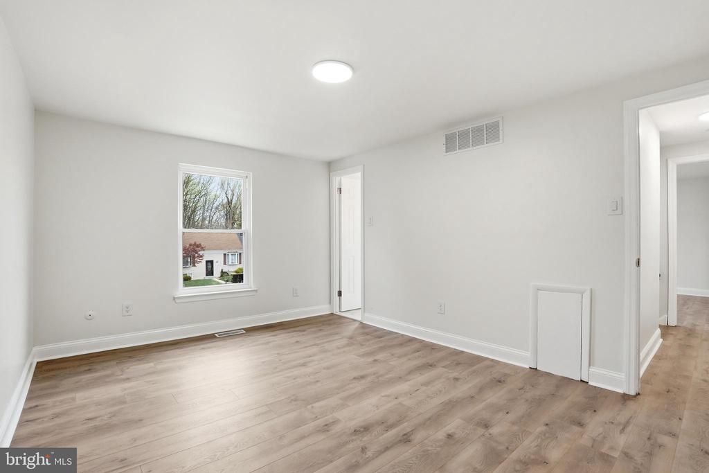 6687 PICKWICK COURT