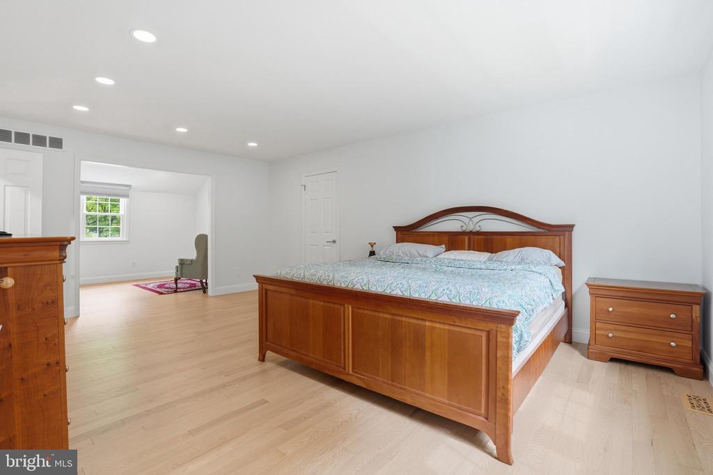 1316 HELLER DRIVE