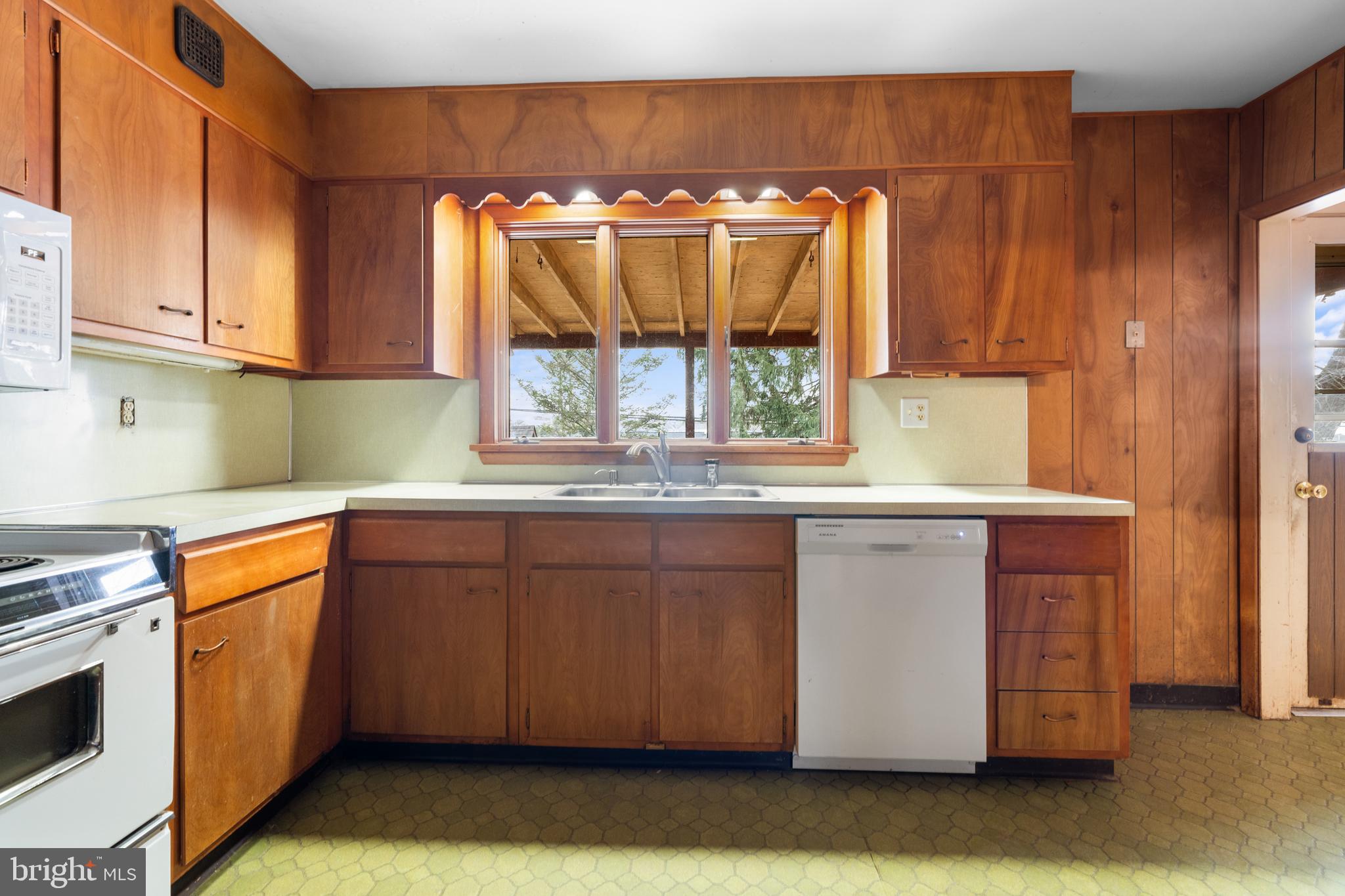 1508 Robin Rd