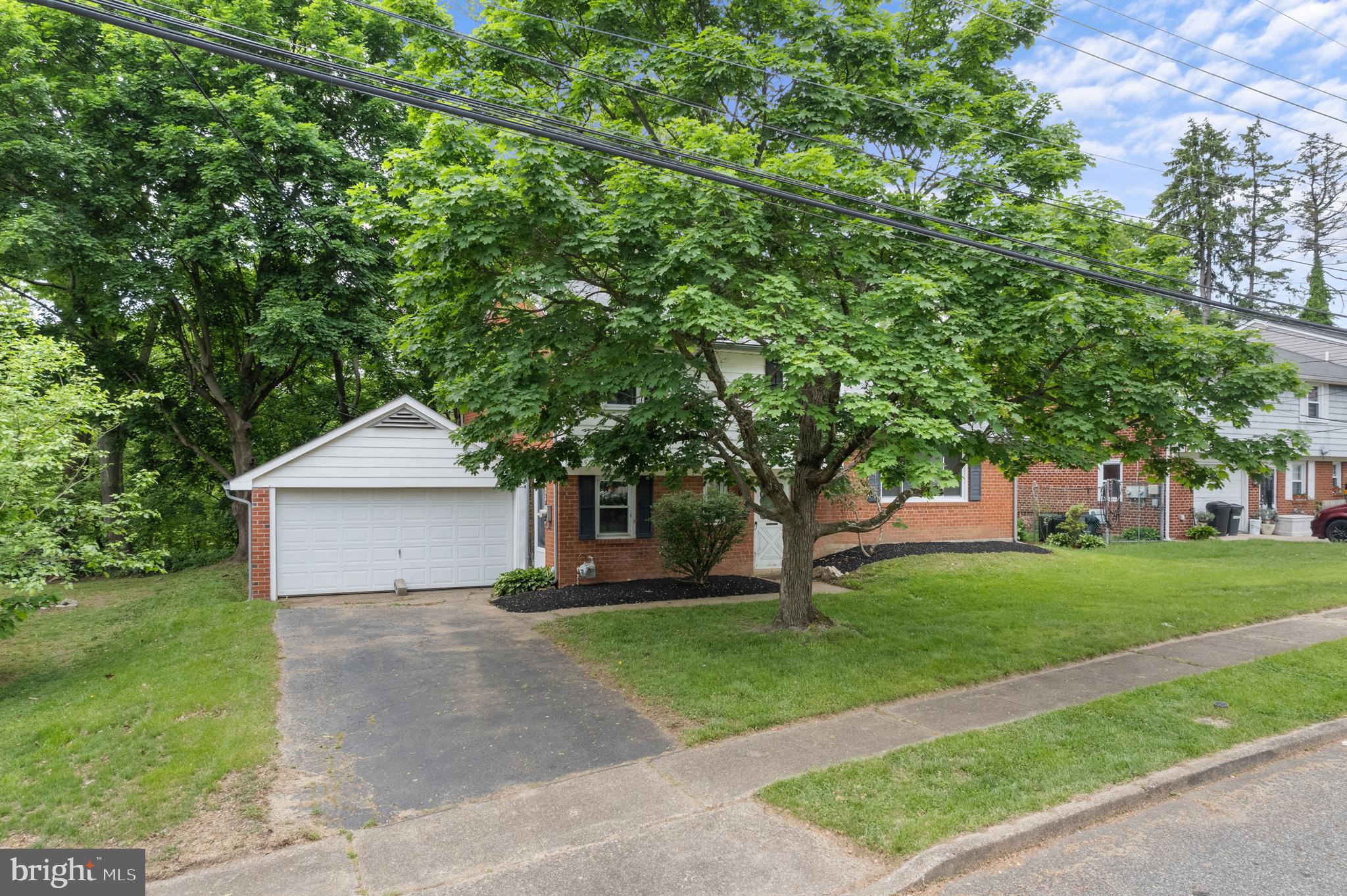 825 Adams Dr