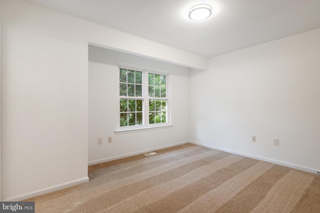 161 Nottingham Ct
