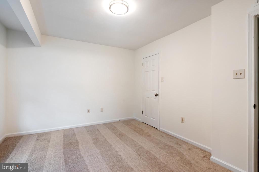 161 Nottingham Ct