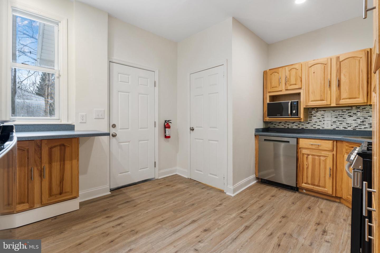 16 Ridgeway Ave