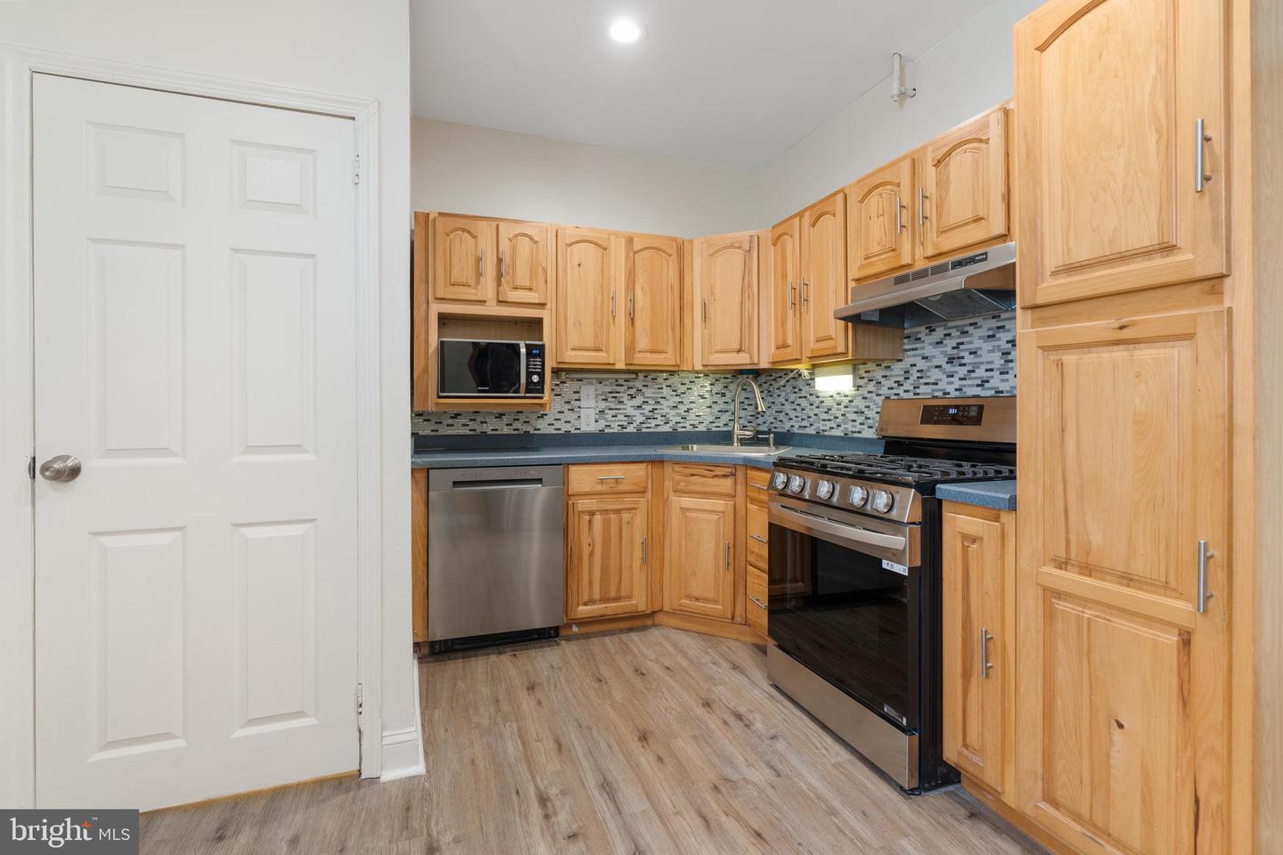 16 Ridgeway Ave