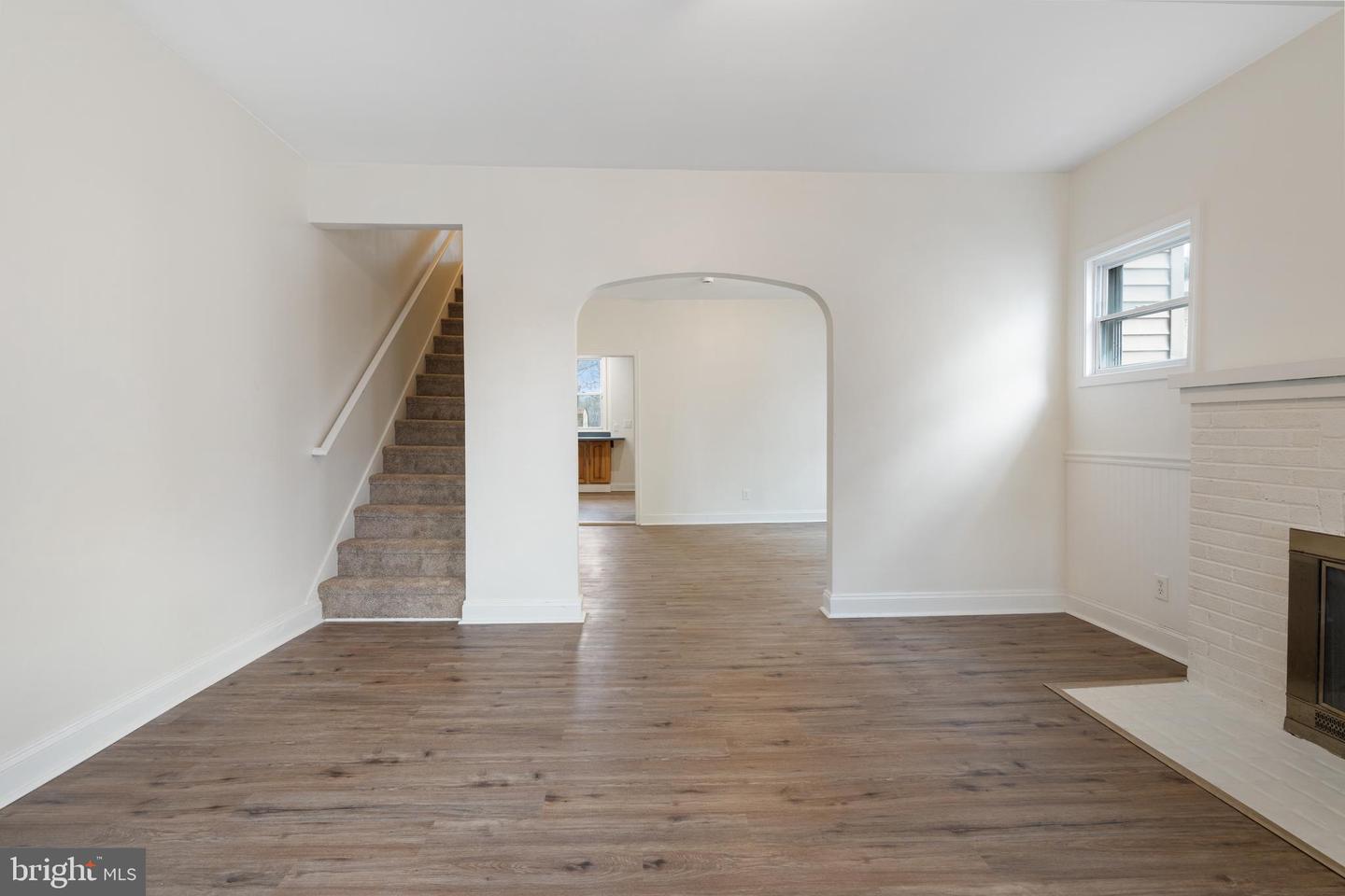 16 Ridgeway Ave