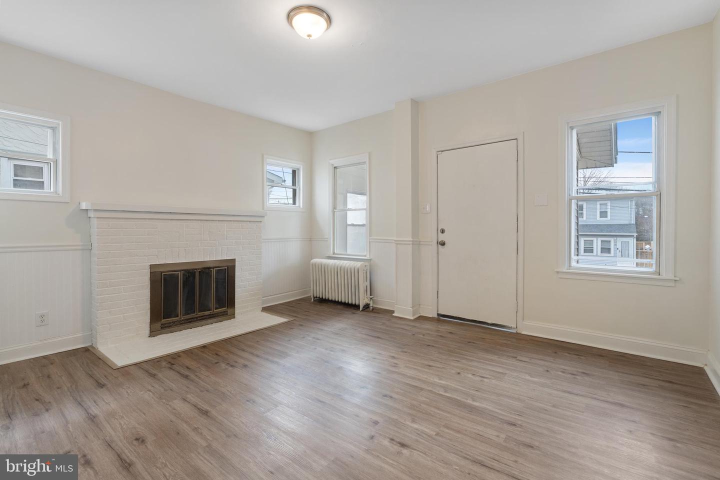16 Ridgeway Ave