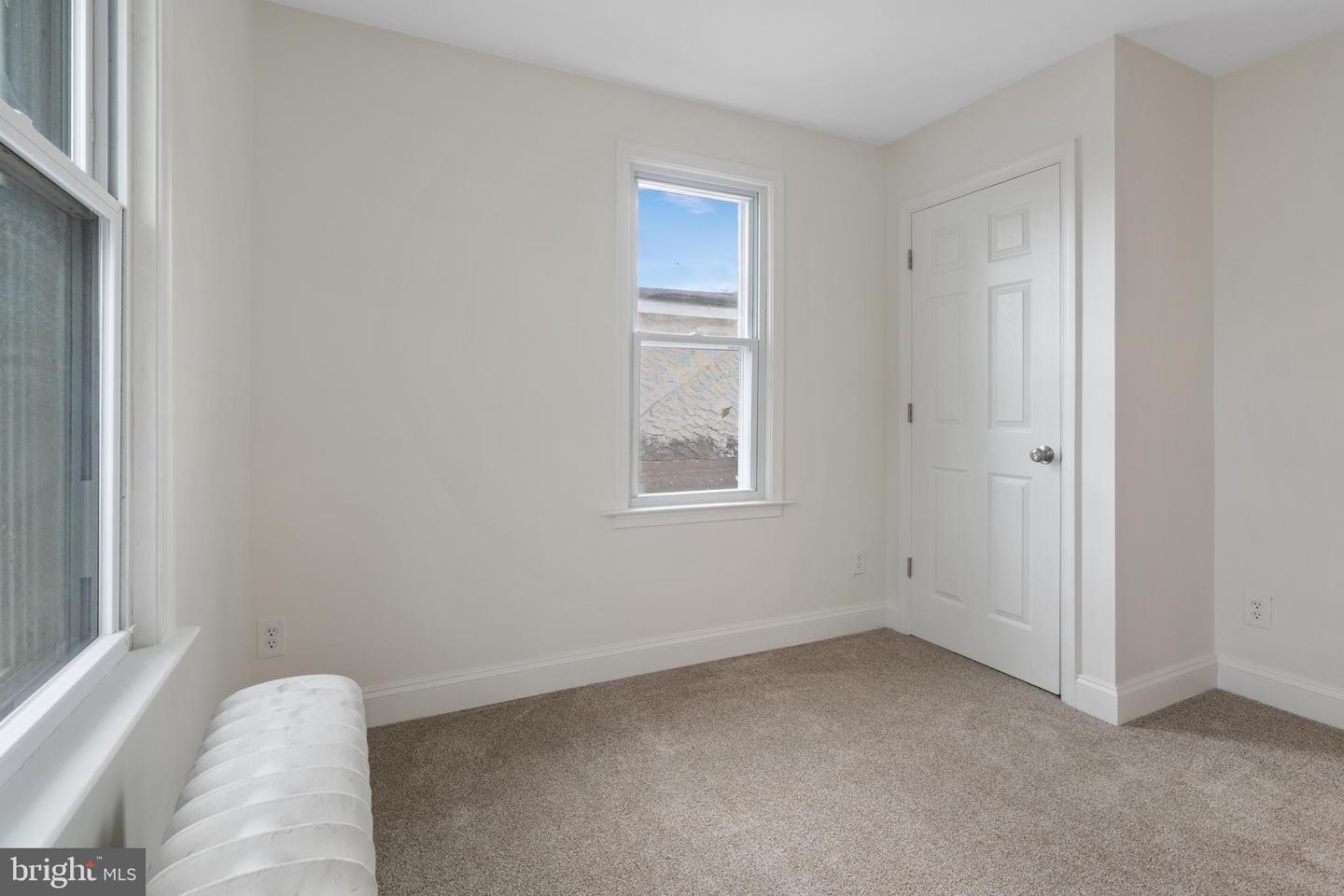 16 Ridgeway Ave