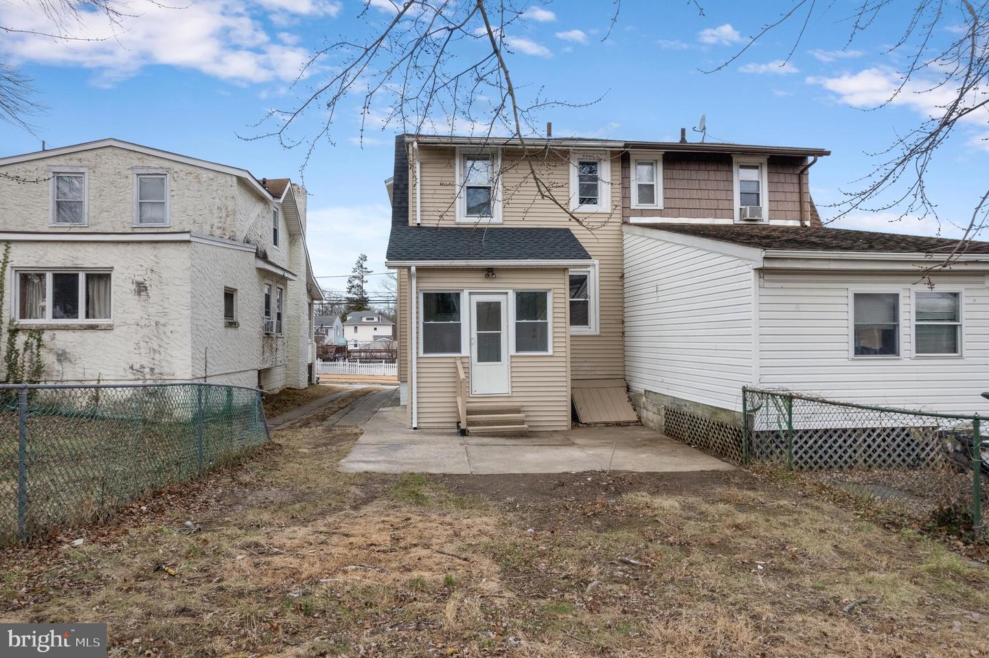 16 Ridgeway Ave
