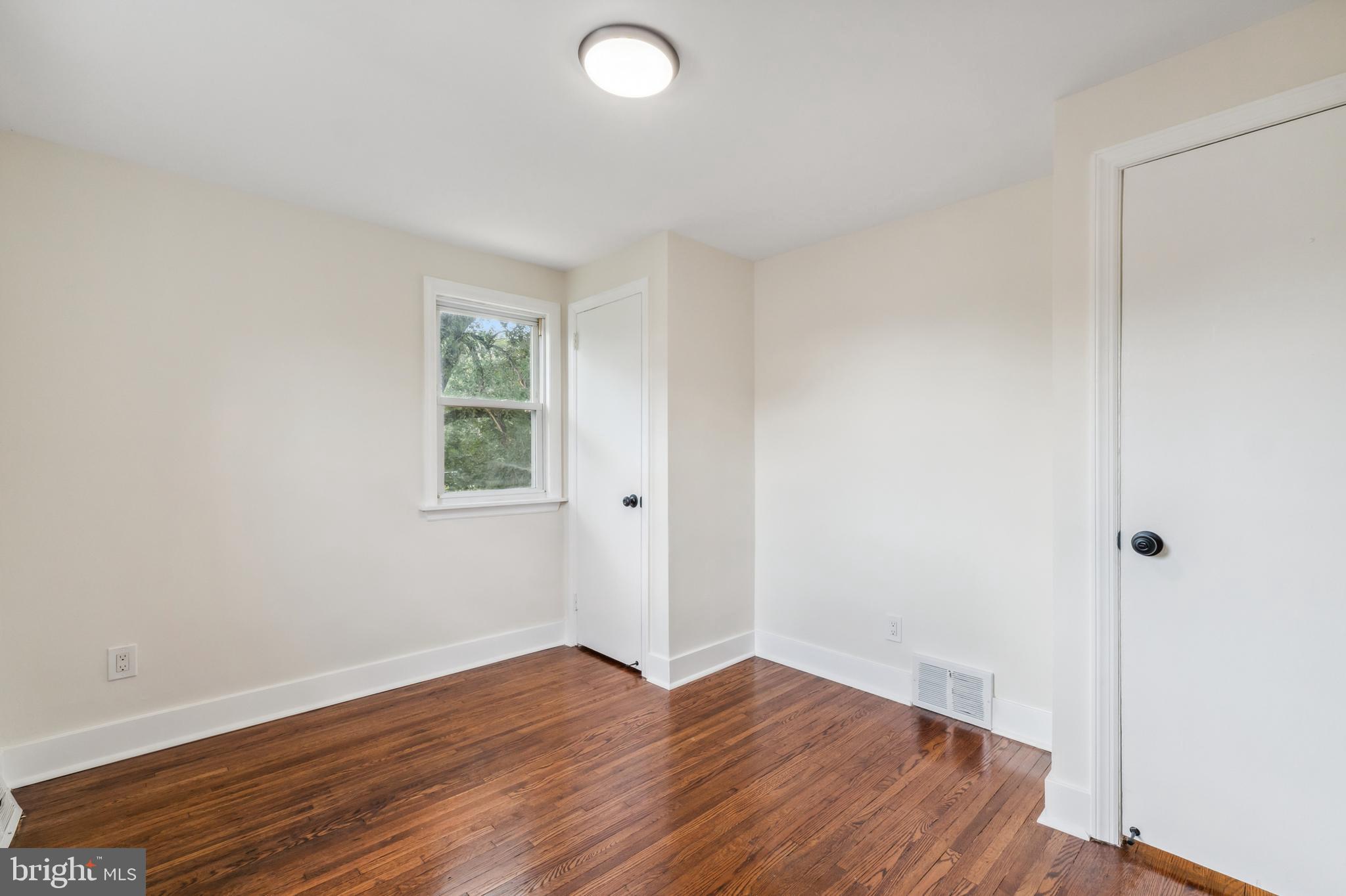 360 Edmonds Ave