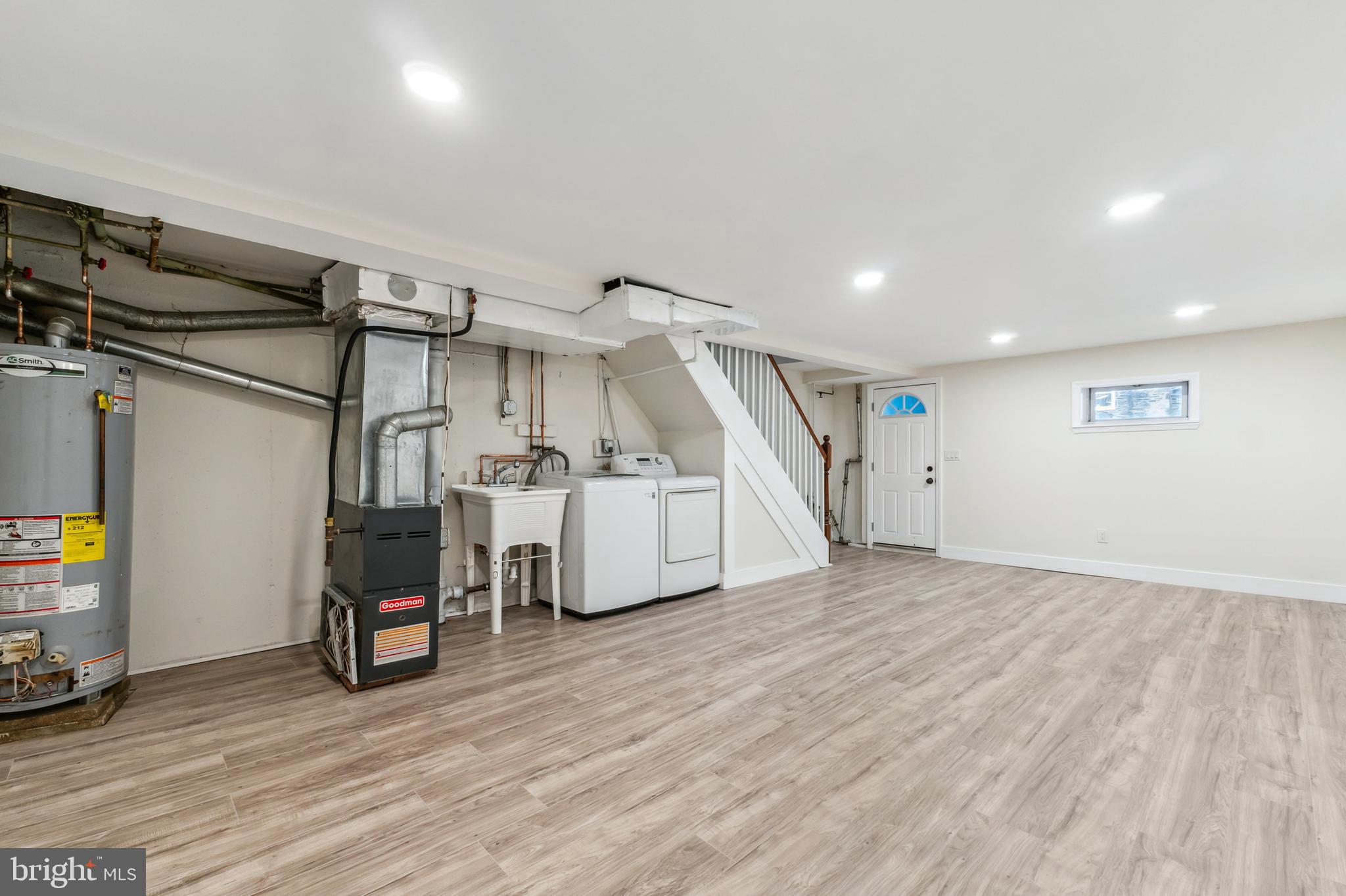 360 Edmonds Ave