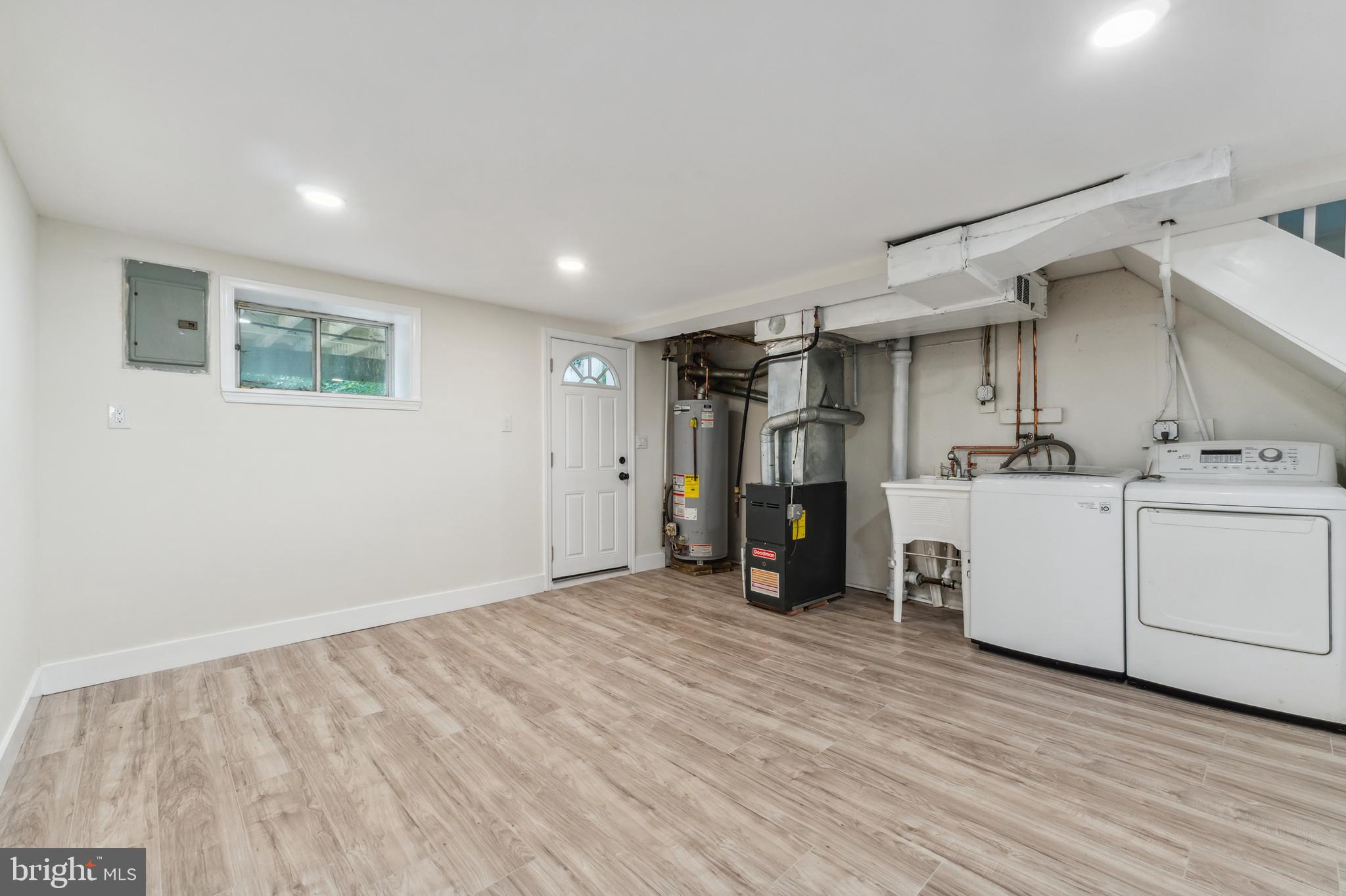 360 Edmonds Ave