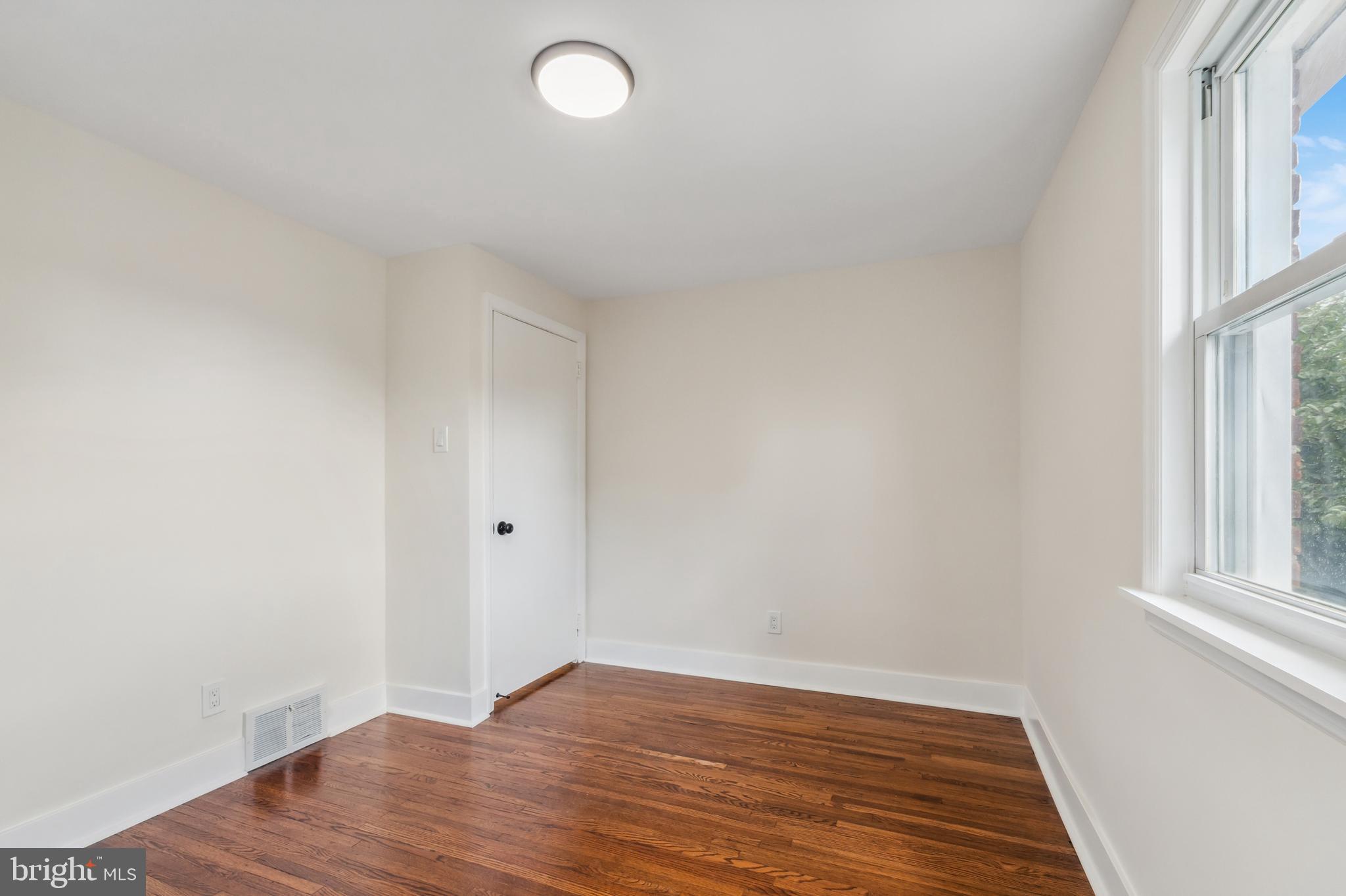 360 Edmonds Ave