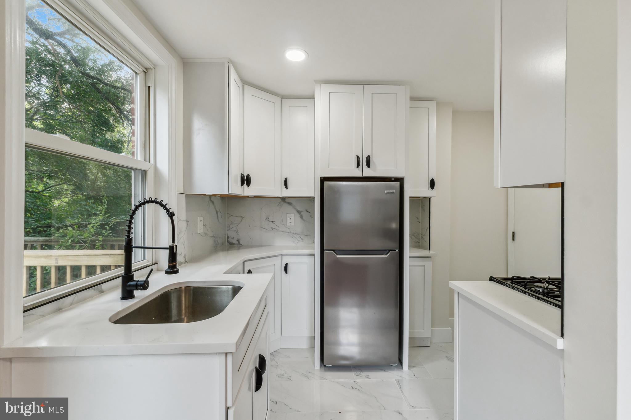 360 Edmonds Ave
