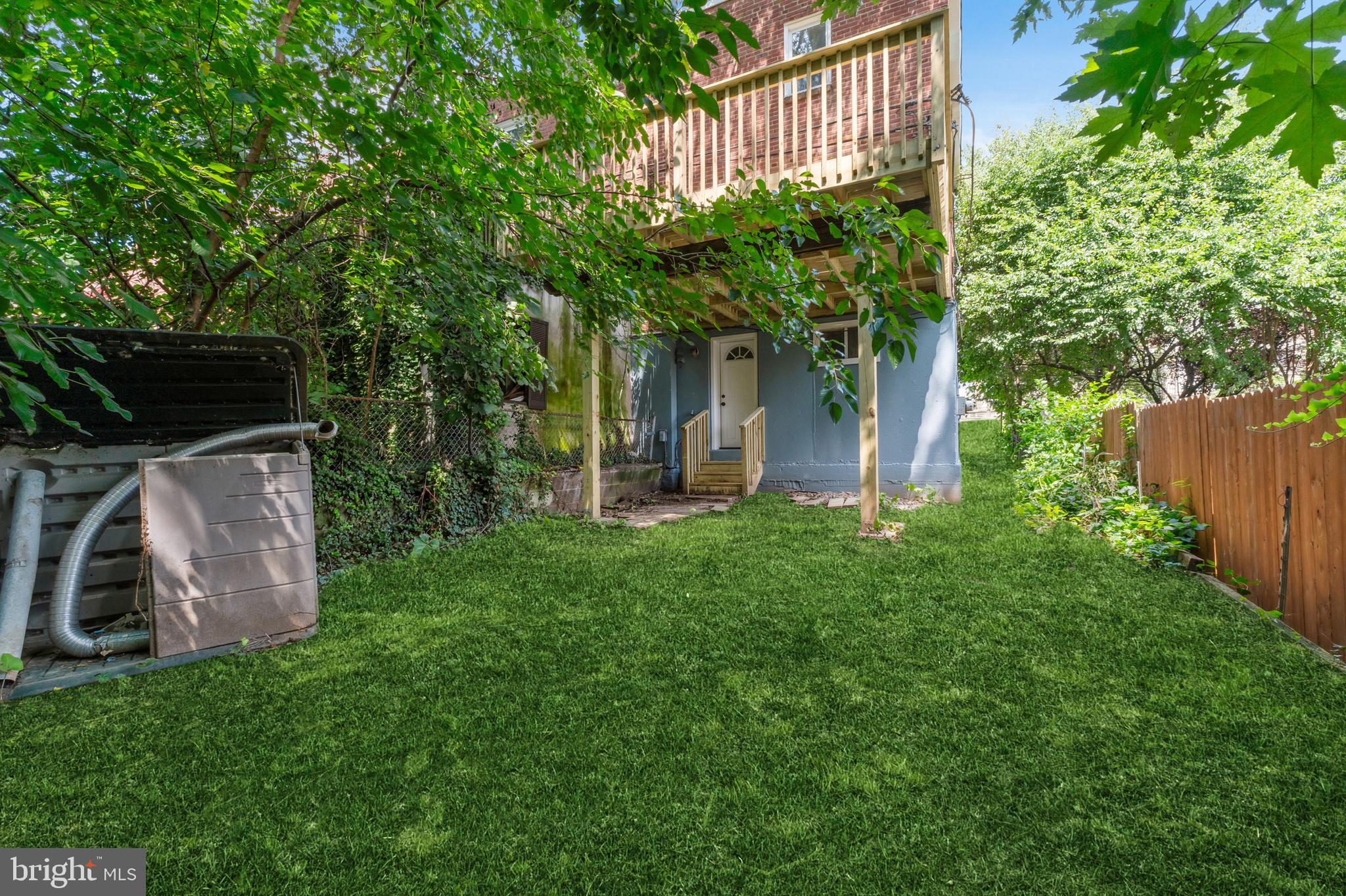 360 Edmonds Ave