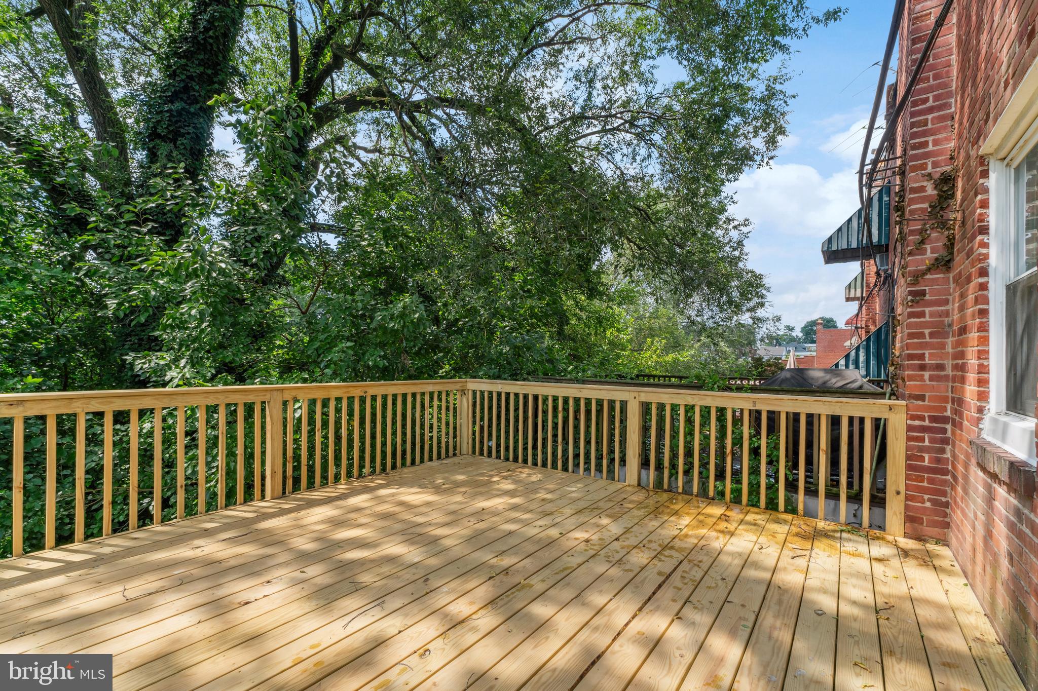 360 Edmonds Ave