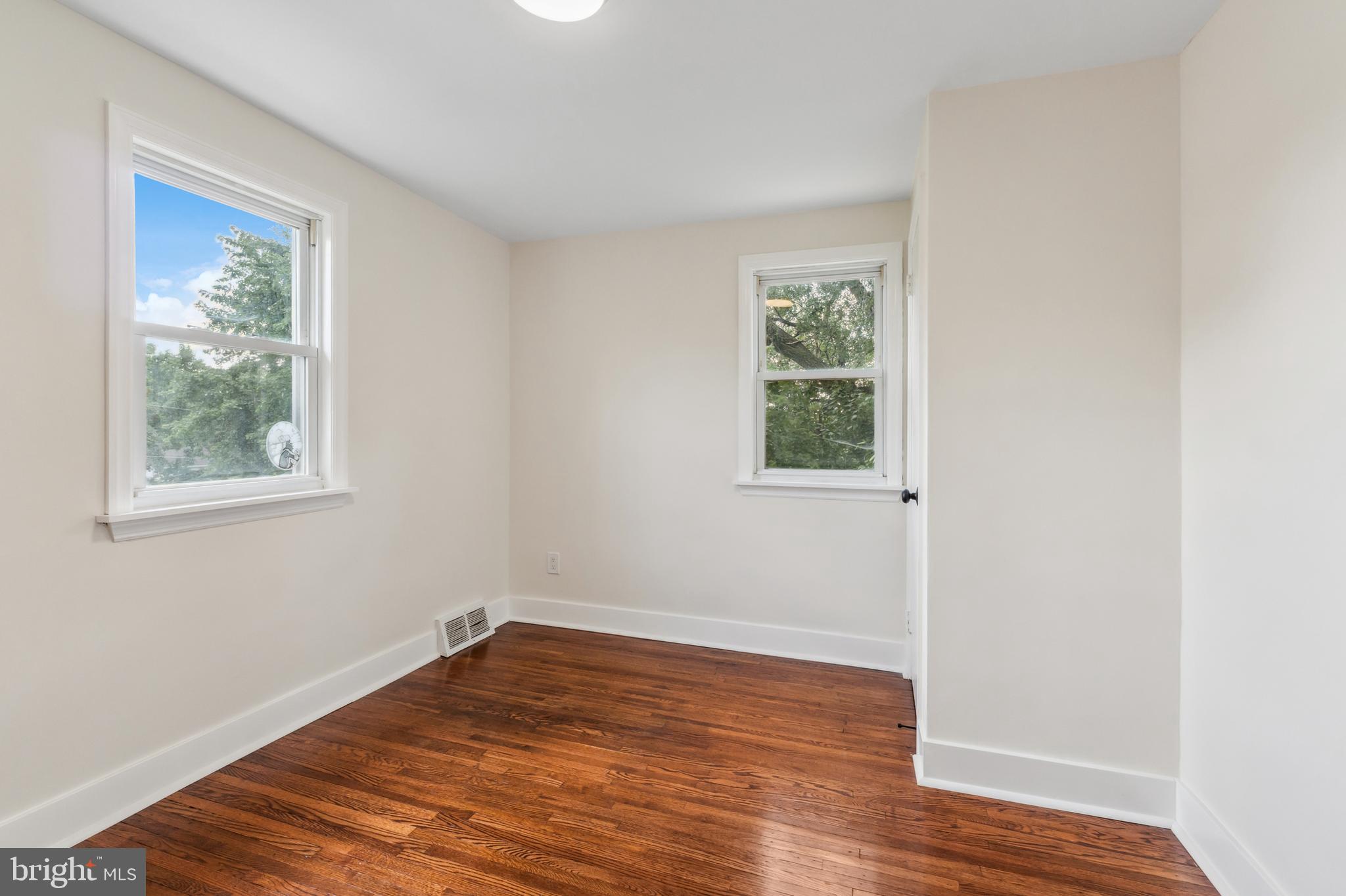 360 Edmonds Ave