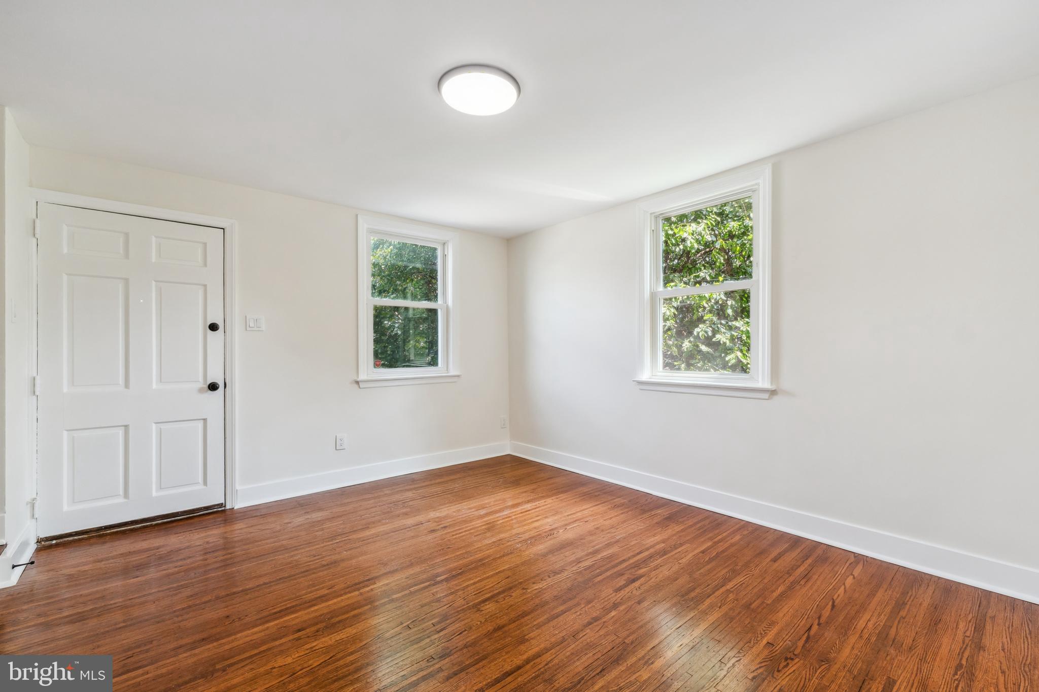 360 Edmonds Ave