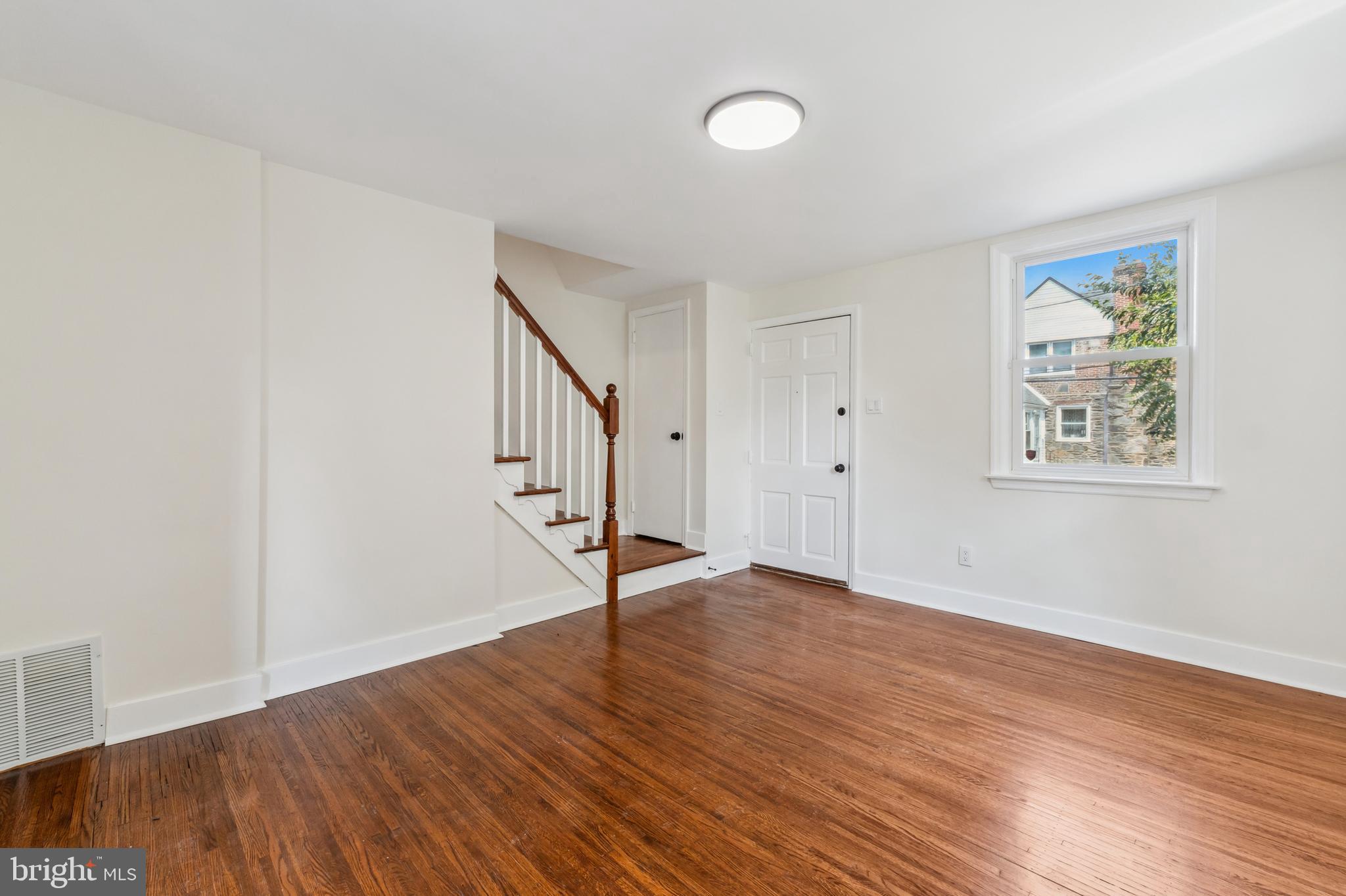 360 Edmonds Ave