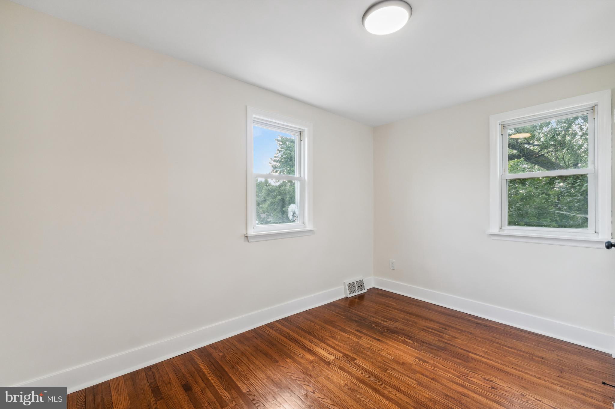 360 Edmonds Ave