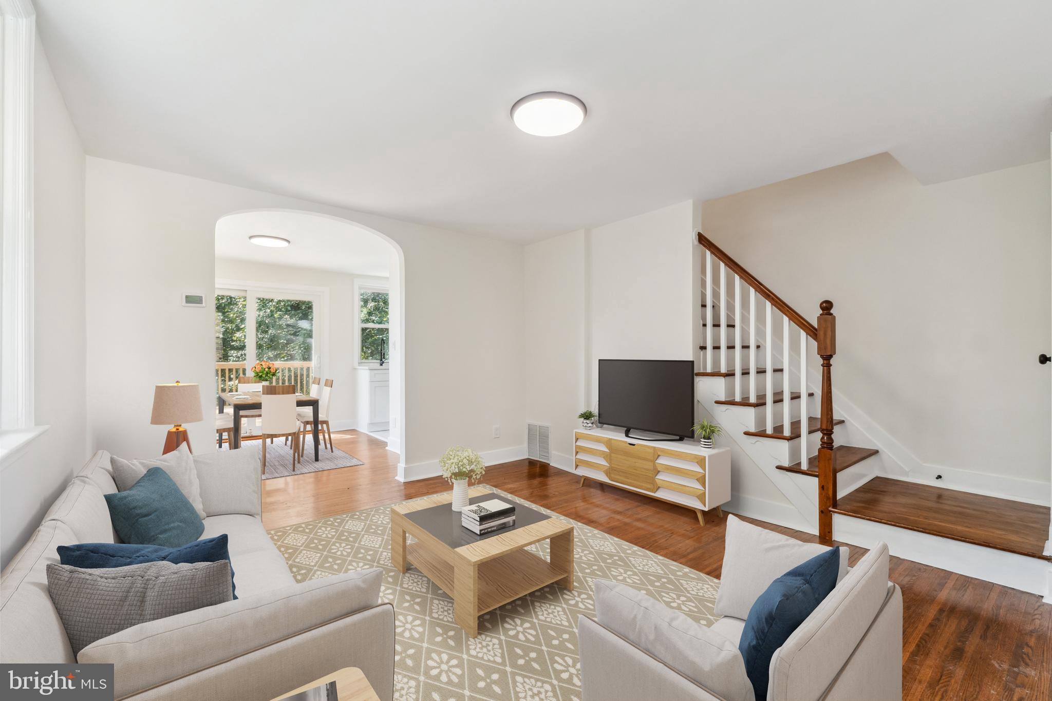 360 Edmonds Ave