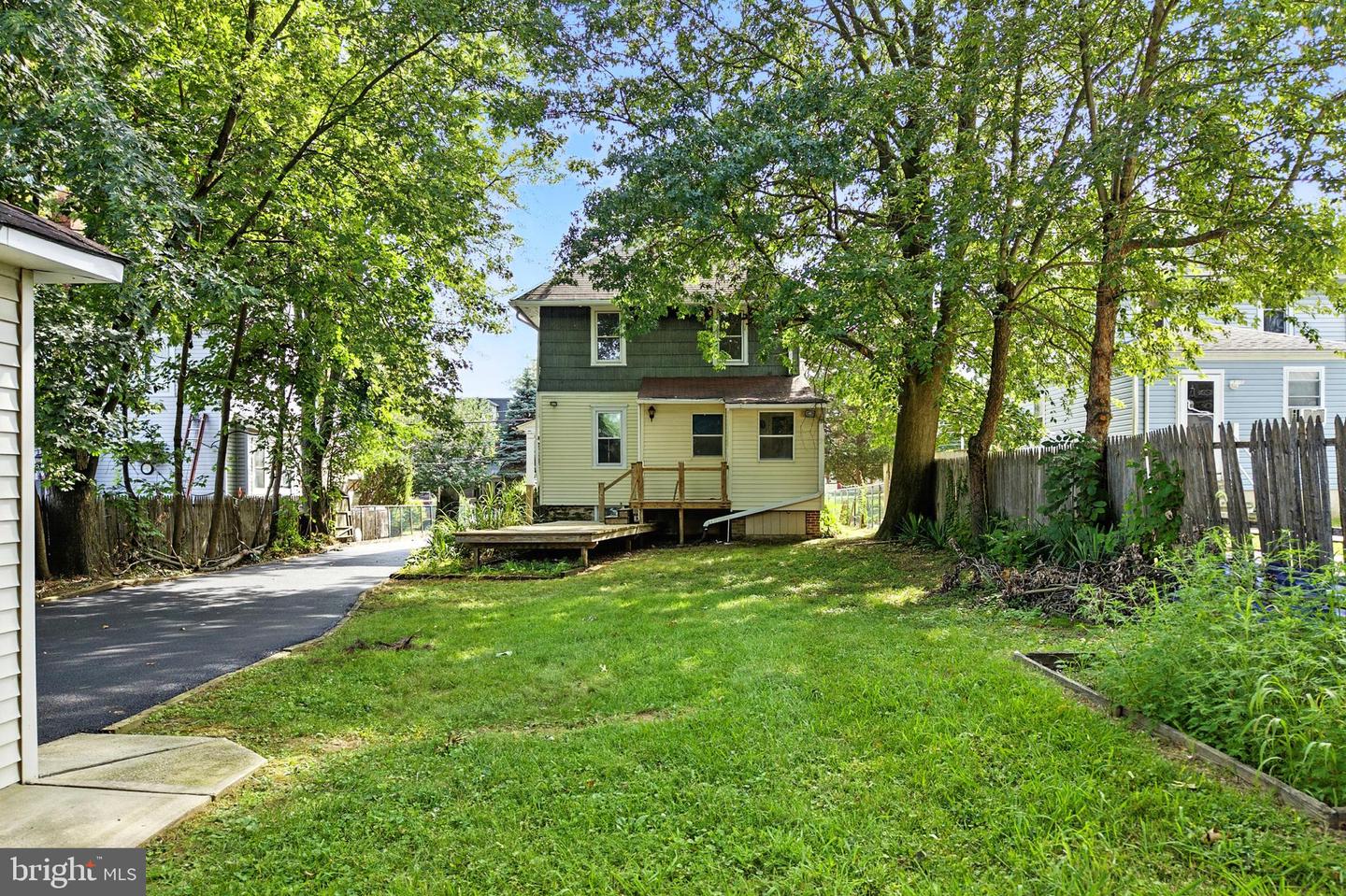 35 E Knowles Ave