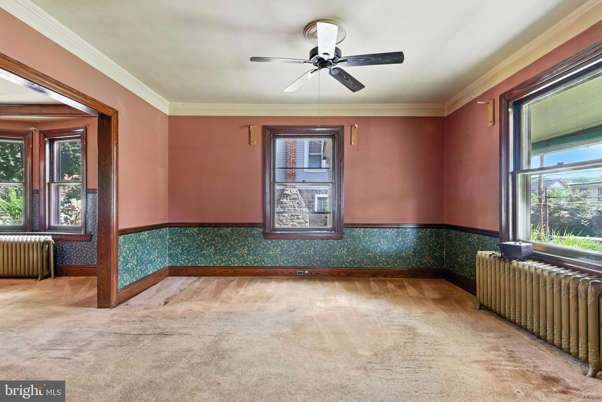 35 E Knowles Ave