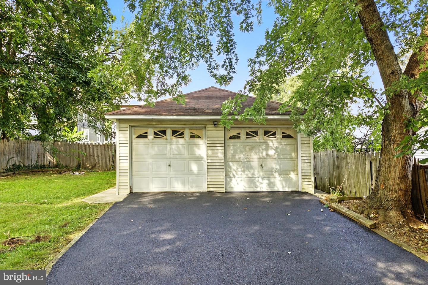 35 E Knowles Ave