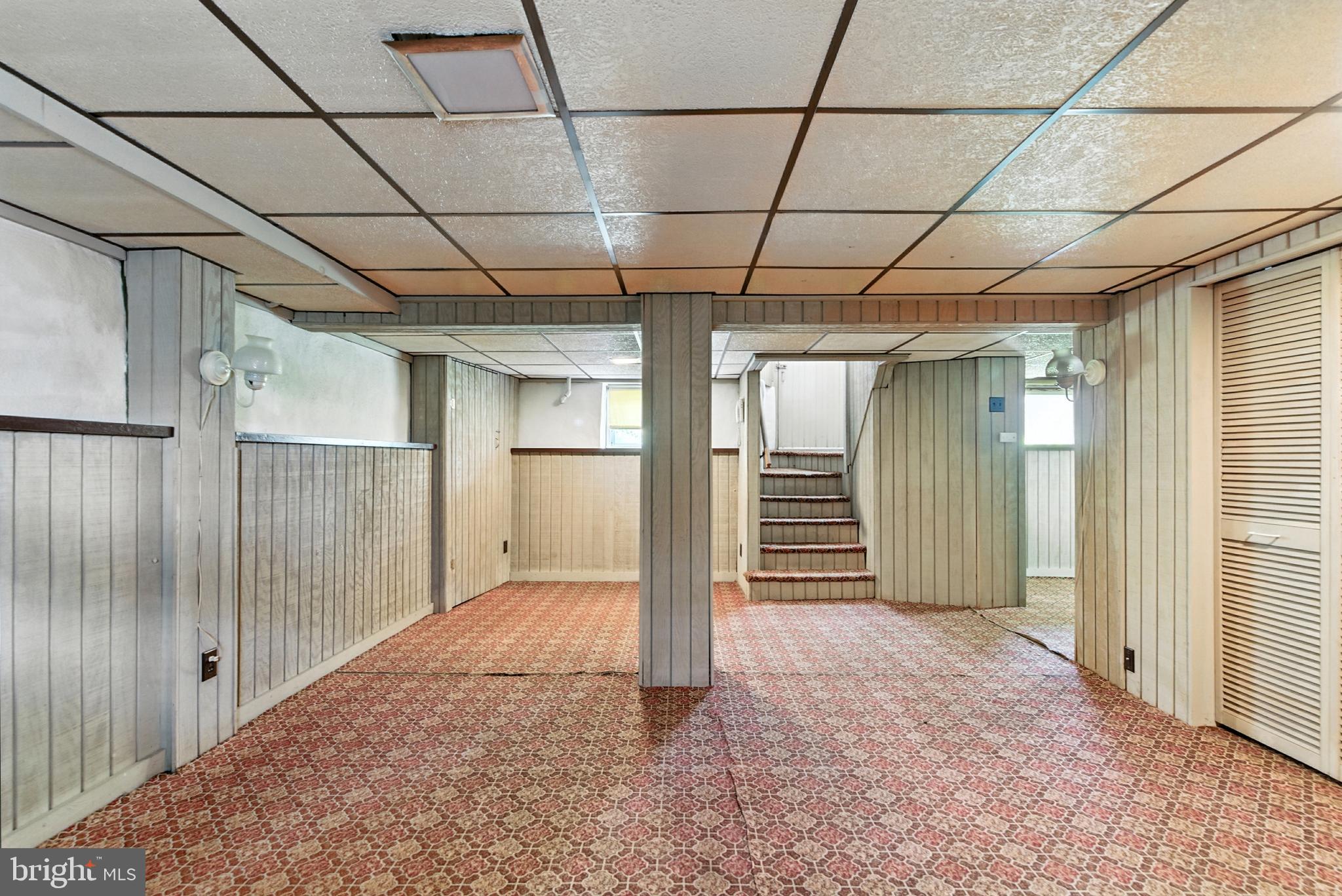 35 E Knowles Ave