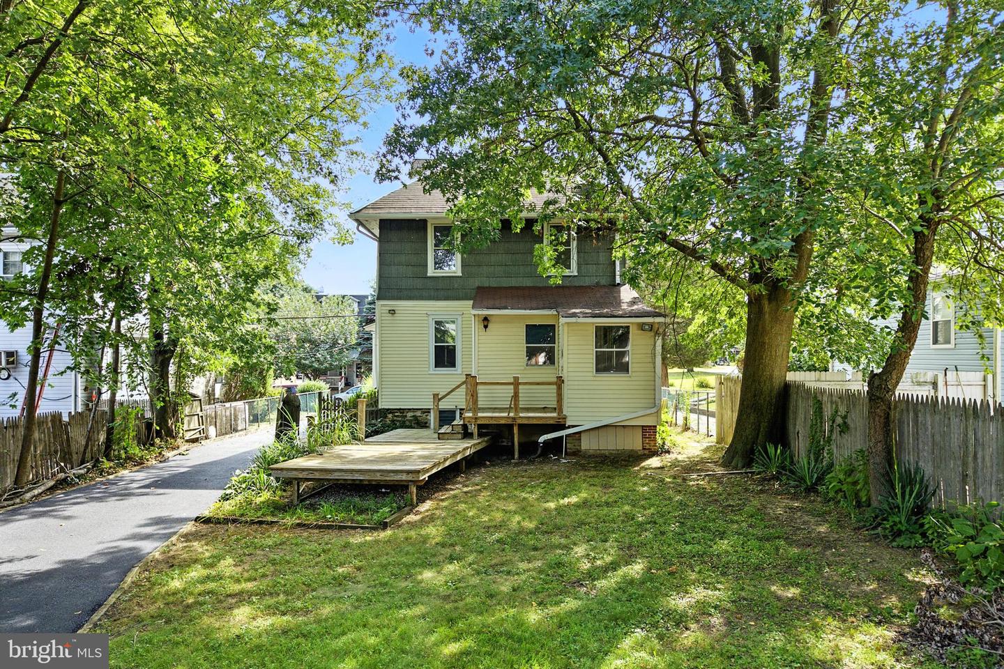 35 E Knowles Ave