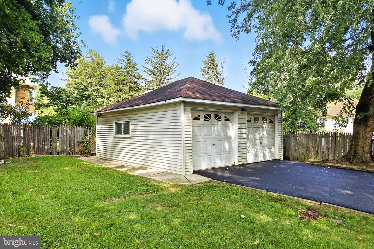 35 E Knowles Ave