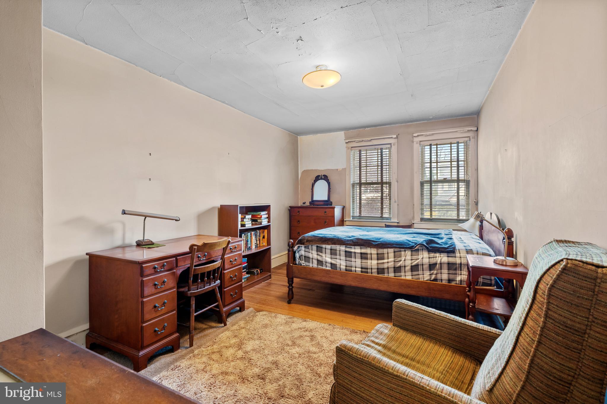 4608 WOODLAND AVENUE