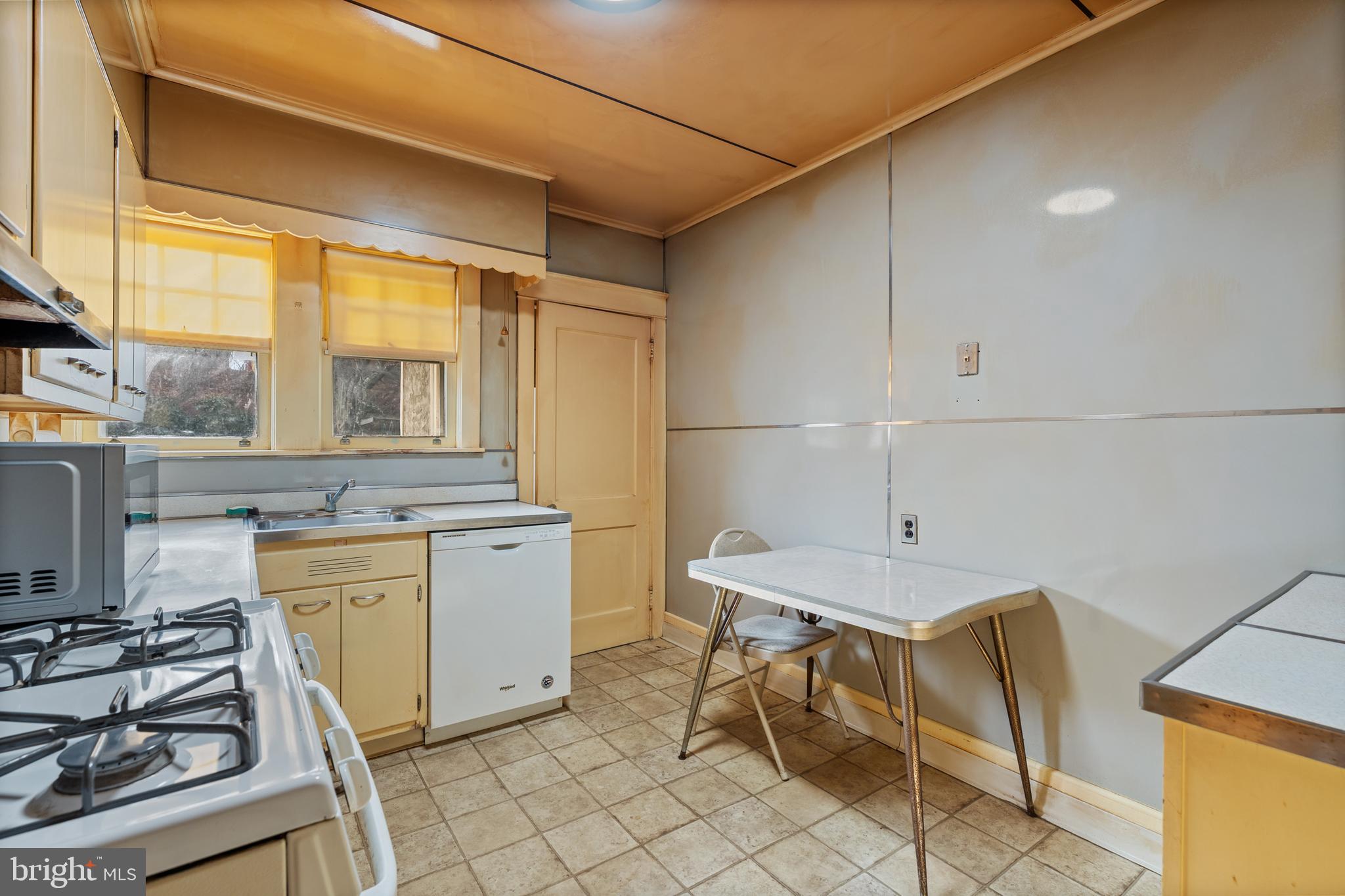 4608 WOODLAND AVENUE