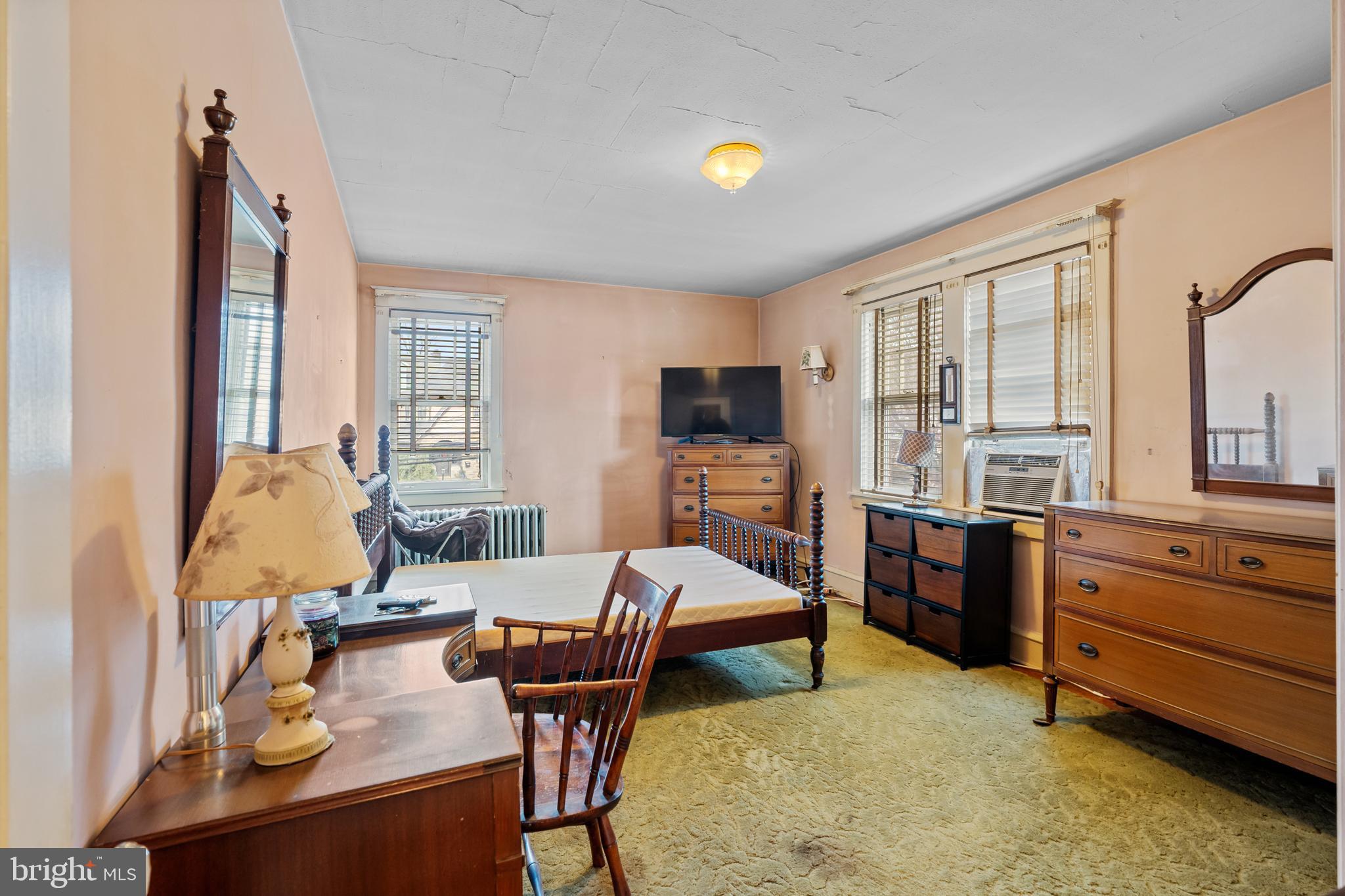 4608 WOODLAND AVENUE