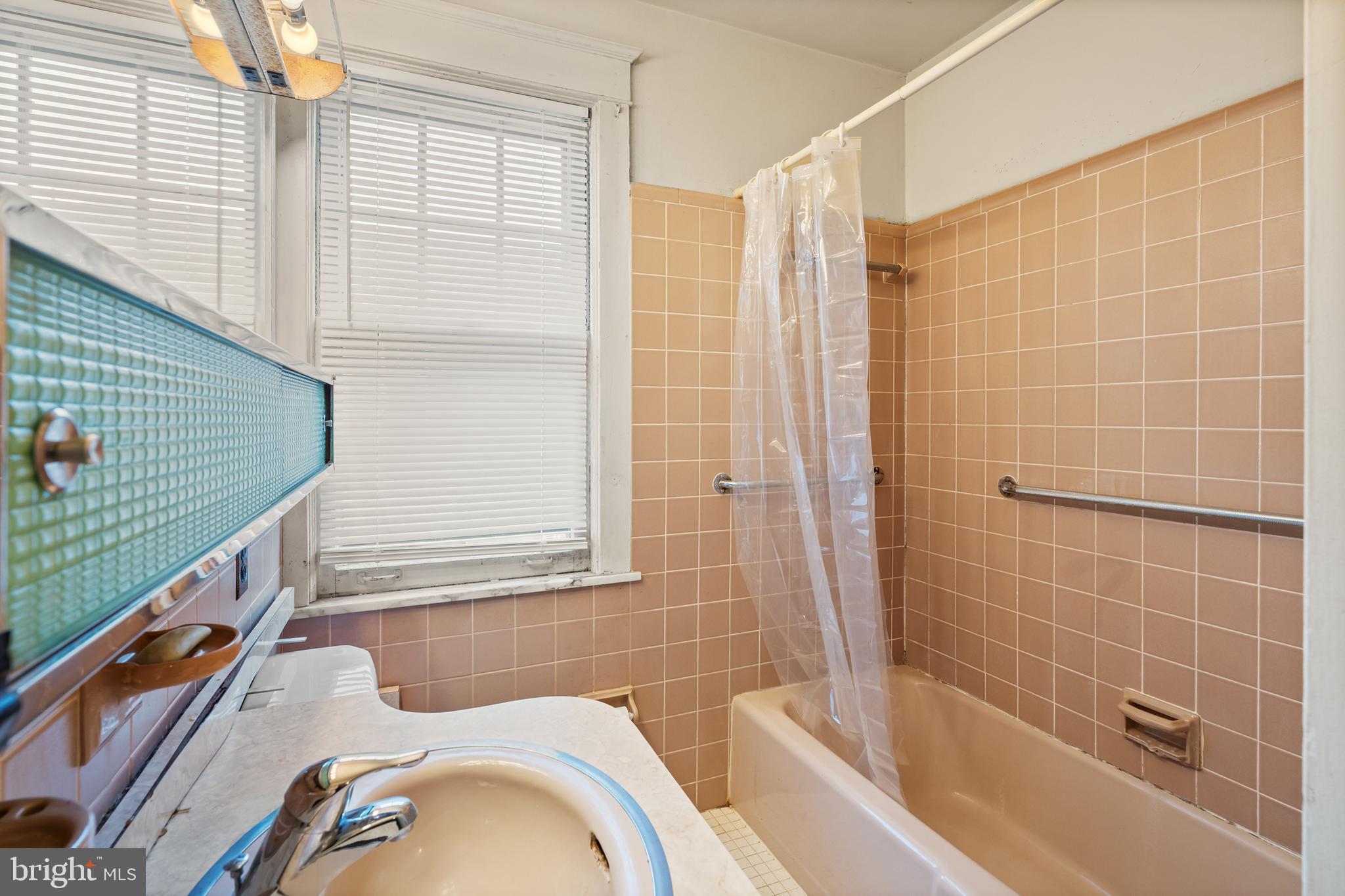 4608 WOODLAND AVENUE