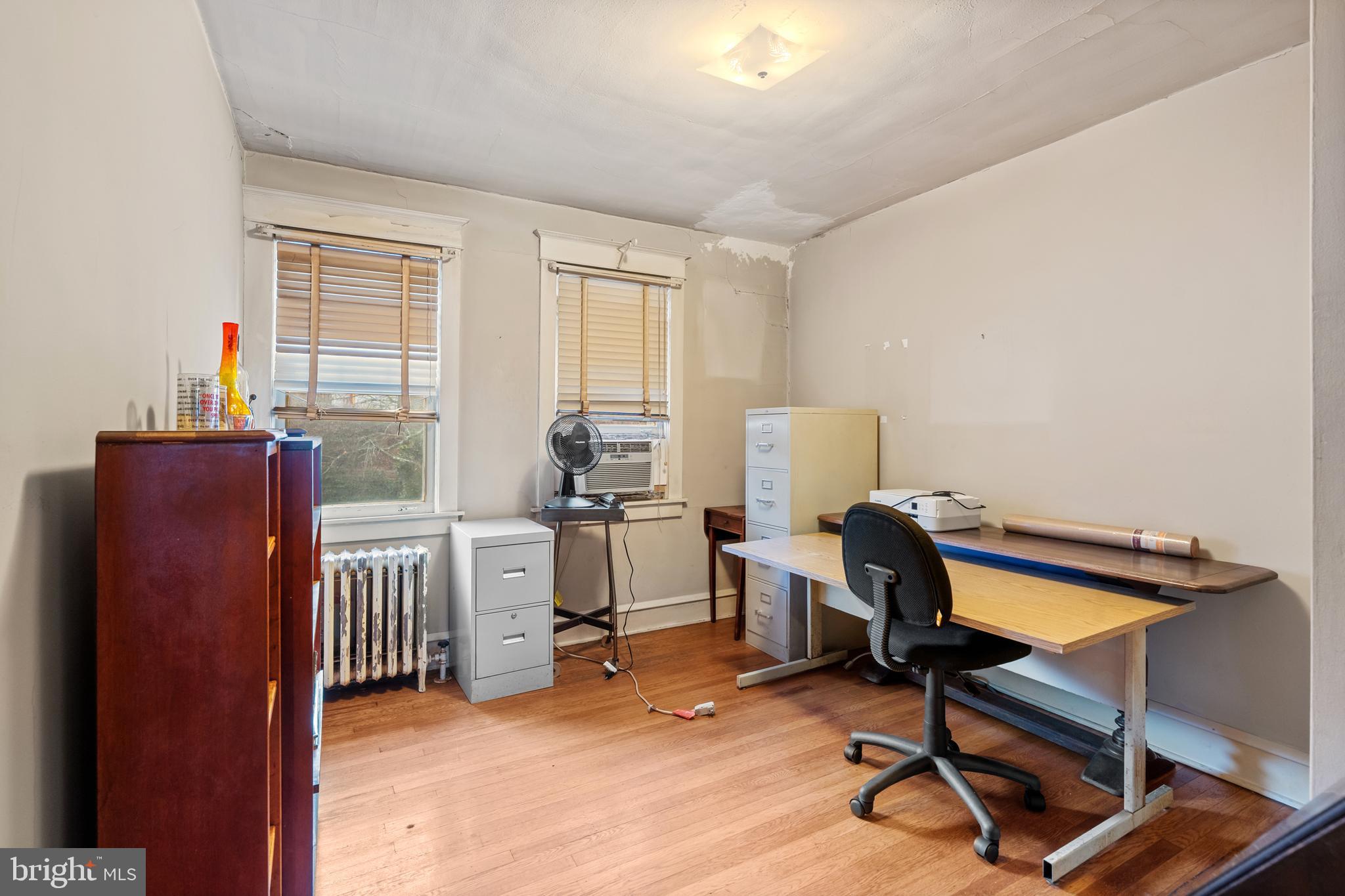 4608 WOODLAND AVENUE