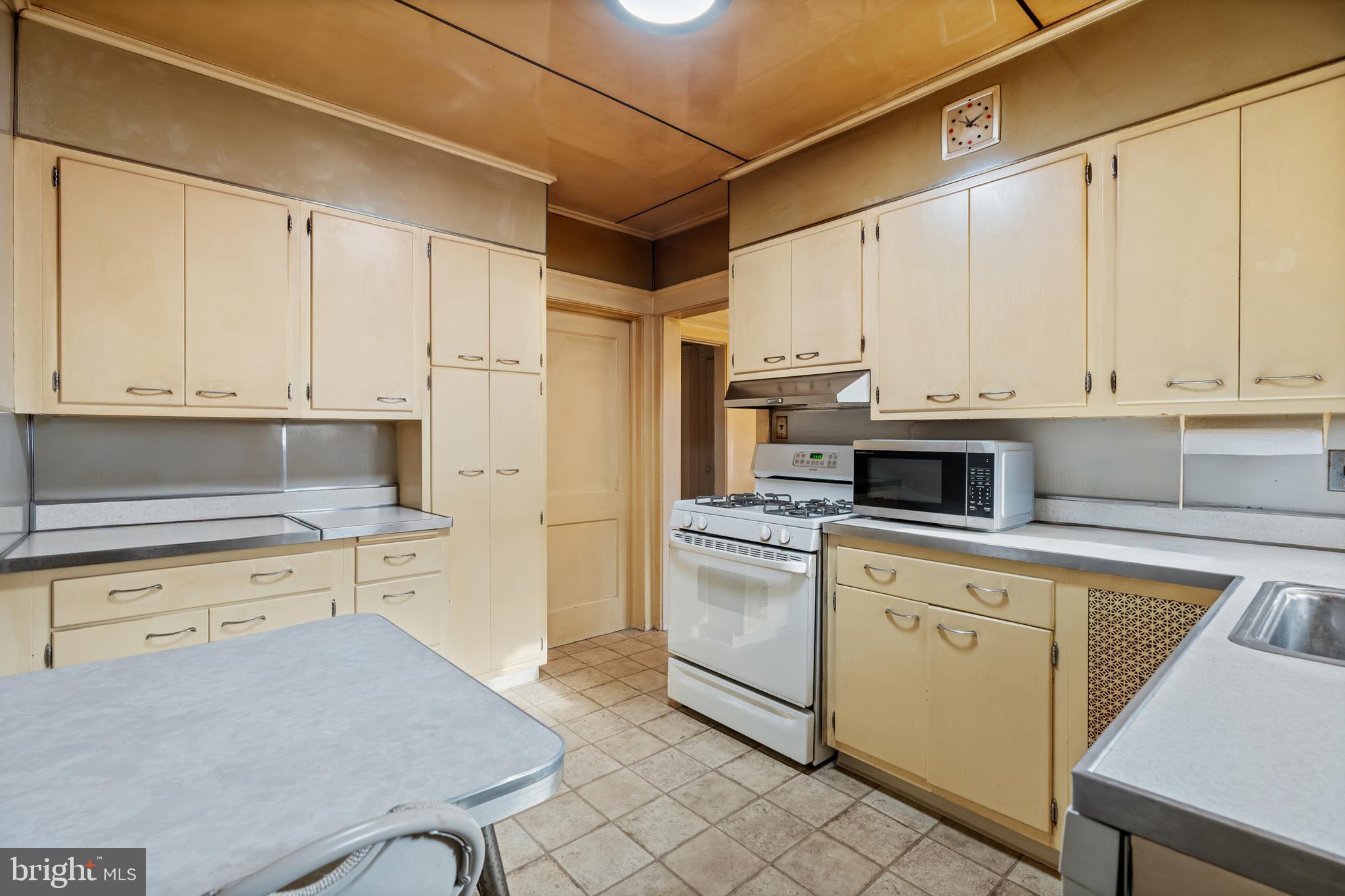 4608 WOODLAND AVENUE