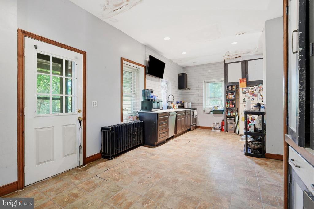503 CHESTER PIKE
